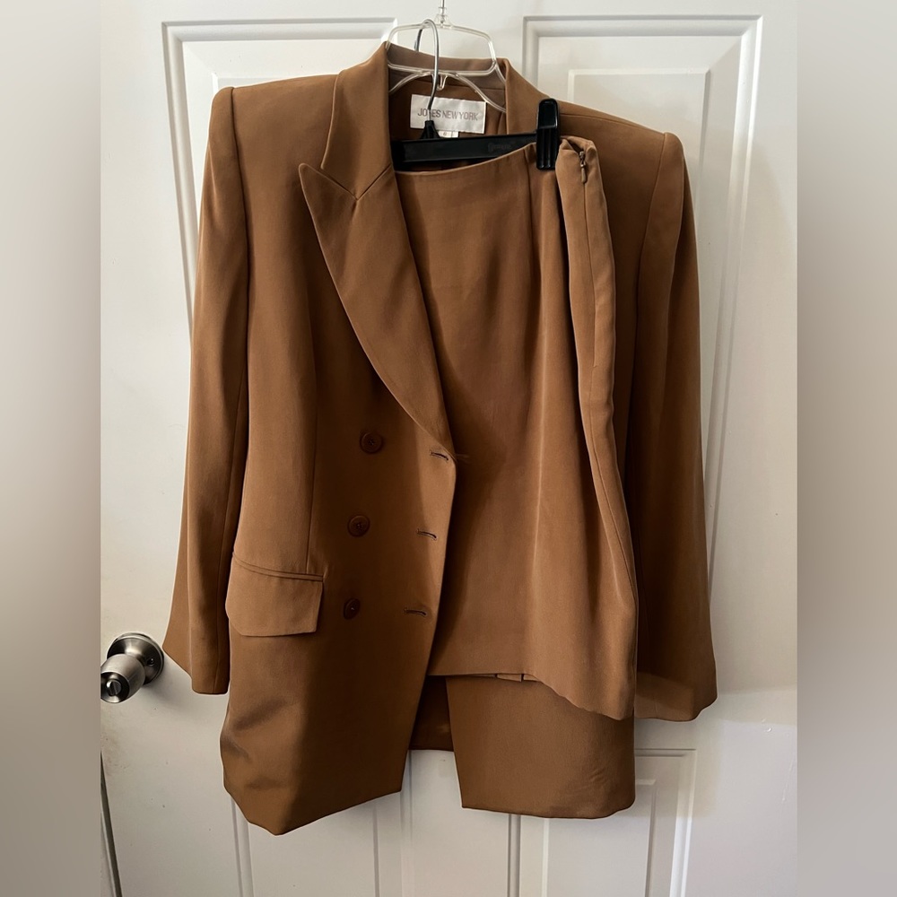 Jones New York 100% Silk Skirt and Jacket Sz 6/8